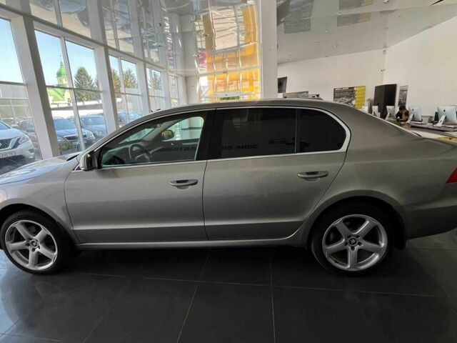 Бежевый Шкода Суперб, объемом двигателя 1.8 л и пробегом 227 тыс. км за 8800 $, фото 3 на Automoto.ua