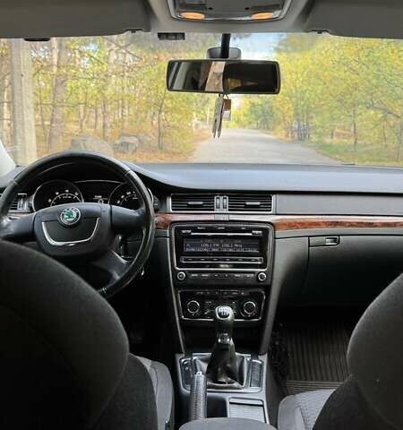 Бежевый Шкода Суперб, объемом двигателя 1.8 л и пробегом 172 тыс. км за 12800 $, фото 6 на Automoto.ua