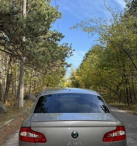 Бежевый Шкода Суперб, объемом двигателя 1.8 л и пробегом 172 тыс. км за 12800 $, фото 4 на Automoto.ua