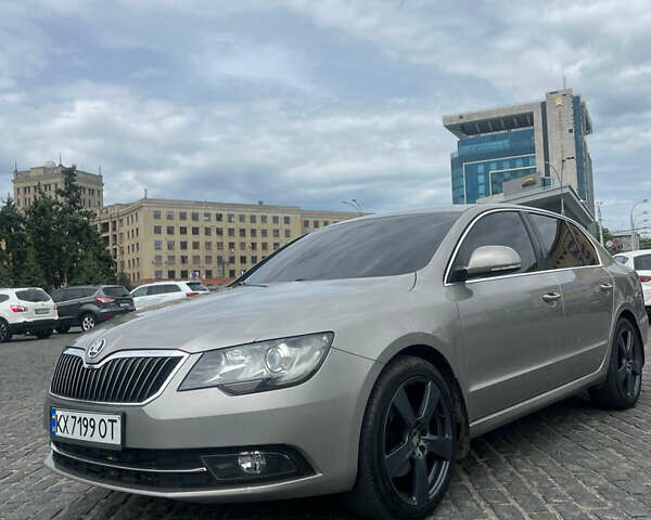 Бежевый Шкода Суперб, объемом двигателя 0 л и пробегом 188 тыс. км за 9499 $, фото 3 на Automoto.ua
