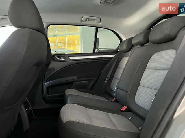 Бежевый Шкода Суперб, объемом двигателя 1.8 л и пробегом 227 тыс. км за 9100 $, фото 9 на Automoto.ua