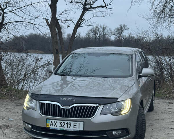 Бежевий Шкода Суперб, об'ємом двигуна 1.8 л та пробігом 187 тис. км за 9500 $, фото 1 на Automoto.ua