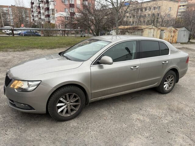 Бежевый Шкода Суперб, объемом двигателя 1.8 л и пробегом 172 тыс. км за 14000 $, фото 3 на Automoto.ua