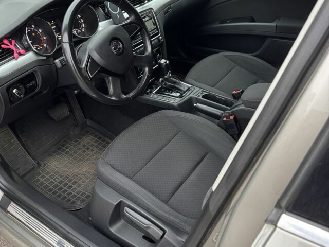 Бежевый Шкода Суперб, объемом двигателя 1.8 л и пробегом 172 тыс. км за 14000 $, фото 6 на Automoto.ua