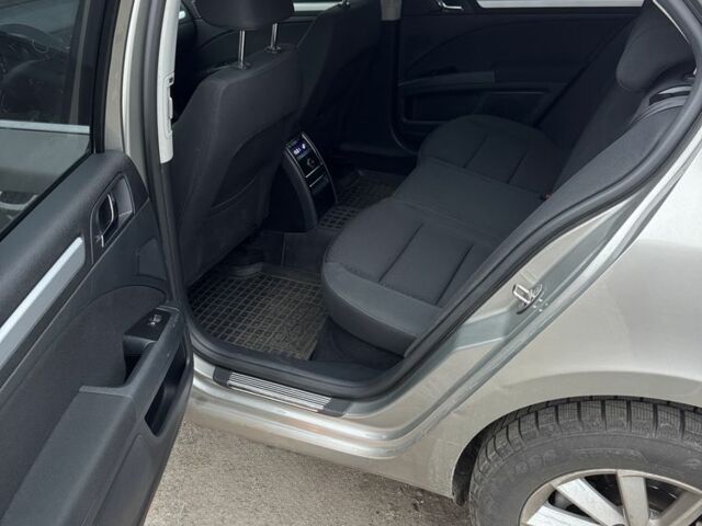 Бежевый Шкода Суперб, объемом двигателя 1.8 л и пробегом 172 тыс. км за 14000 $, фото 5 на Automoto.ua