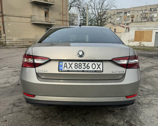 Бежевий Шкода Суперб, об'ємом двигуна 1.8 л та пробігом 164 тис. км за 14800 $, фото 3 на Automoto.ua