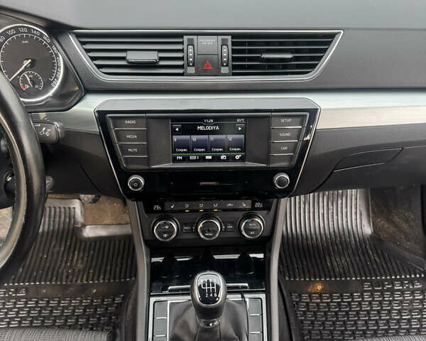 Бежевий Шкода Суперб, об'ємом двигуна 1.8 л та пробігом 164 тис. км за 14800 $, фото 9 на Automoto.ua