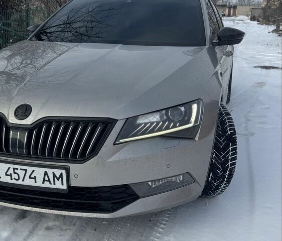 Бежевий Шкода Суперб, об'ємом двигуна 2 л та пробігом 180 тис. км за 23500 $, фото 2 на Automoto.ua