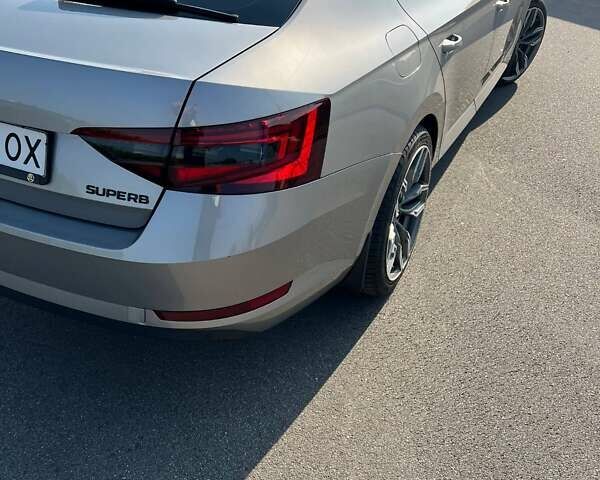 Бежевий Шкода Суперб, об'ємом двигуна 1.6 л та пробігом 205 тис. км за 17900 $, фото 4 на Automoto.ua
