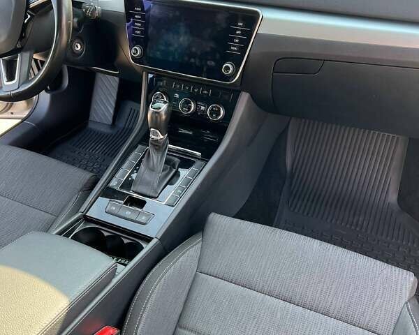 Бежевий Шкода Суперб, об'ємом двигуна 1.6 л та пробігом 205 тис. км за 17900 $, фото 16 на Automoto.ua