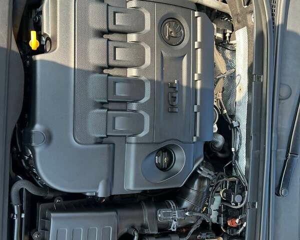 Бежевий Шкода Суперб, об'ємом двигуна 1.6 л та пробігом 205 тис. км за 17900 $, фото 26 на Automoto.ua