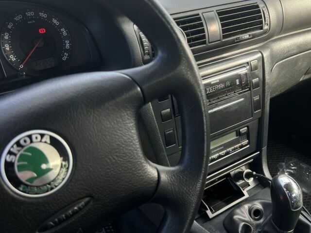 Шкода Суперб 2003 у Києві на Automoto.ua Чорний Шкода Суперб, об'ємом двигуна 1.8 л та пробігом 260 тис. км за 4250 $, фото 7 на Automoto.ua