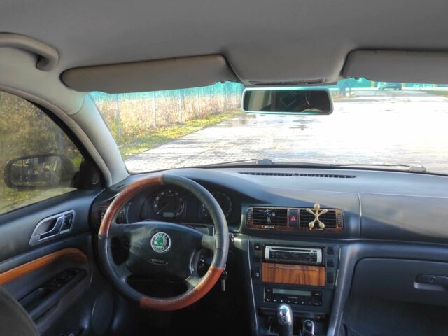 Черный Шкода Суперб, объемом двигателя 1.8 л и пробегом 320 тыс. км за 3500 $, фото 12 на Automoto.ua