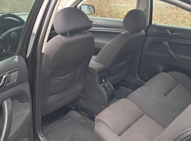 Черный Шкода Суперб, объемом двигателя 1.8 л и пробегом 302 тыс. км за 4500 $, фото 11 на Automoto.ua