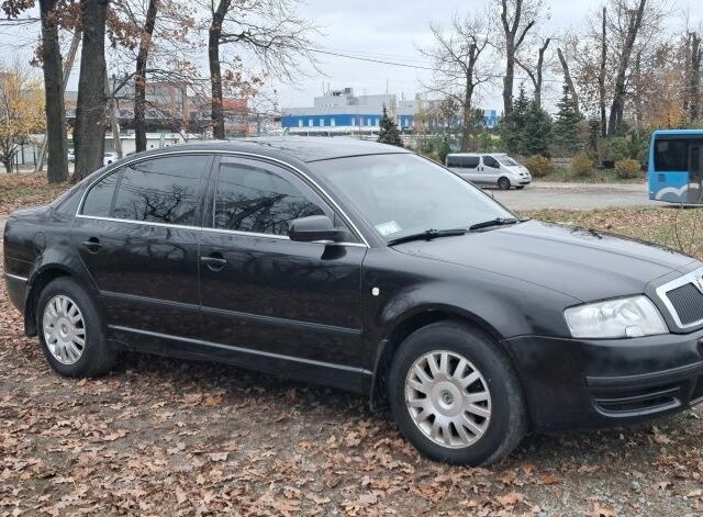 Черный Шкода Суперб, объемом двигателя 1.8 л и пробегом 302 тыс. км за 4500 $, фото 4 на Automoto.ua