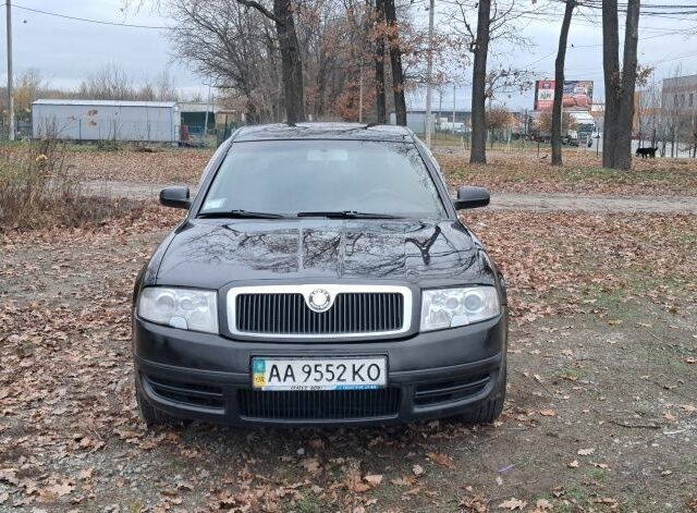 Черный Шкода Суперб, объемом двигателя 1.8 л и пробегом 302 тыс. км за 4500 $, фото 2 на Automoto.ua