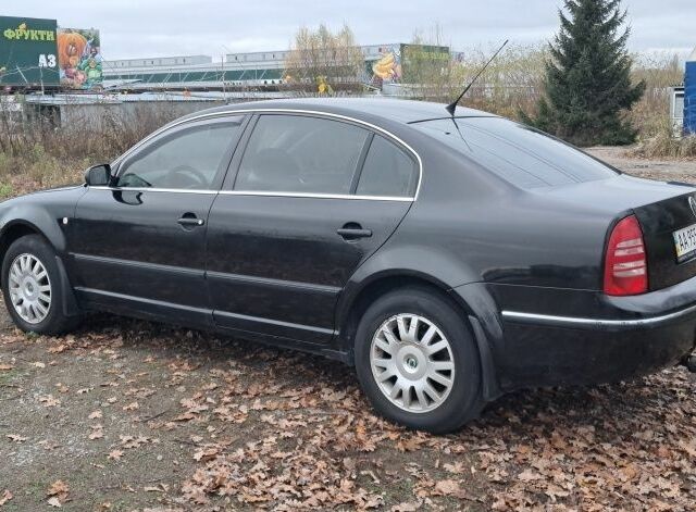 Черный Шкода Суперб, объемом двигателя 1.8 л и пробегом 302 тыс. км за 4500 $, фото 8 на Automoto.ua