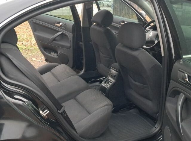 Черный Шкода Суперб, объемом двигателя 1.8 л и пробегом 302 тыс. км за 4500 $, фото 12 на Automoto.ua