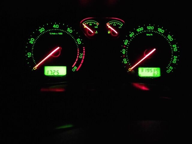 Черный Шкода Суперб, объемом двигателя 1.8 л и пробегом 320 тыс. км за 3500 $, фото 1 на Automoto.ua