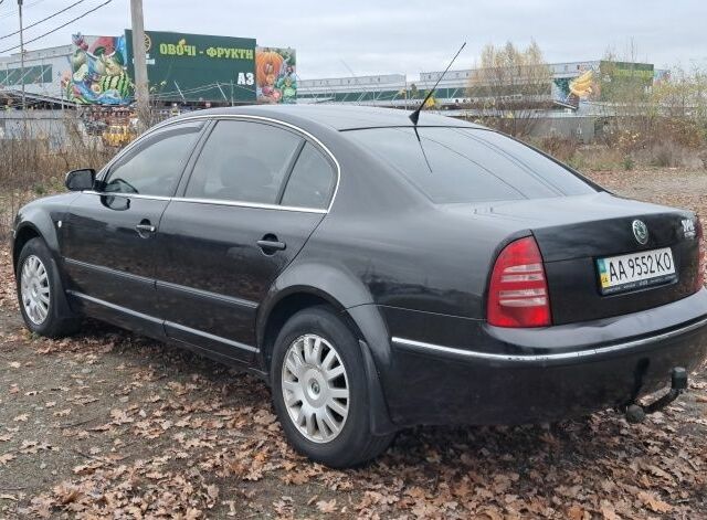 Черный Шкода Суперб, объемом двигателя 1.8 л и пробегом 302 тыс. км за 4500 $, фото 7 на Automoto.ua