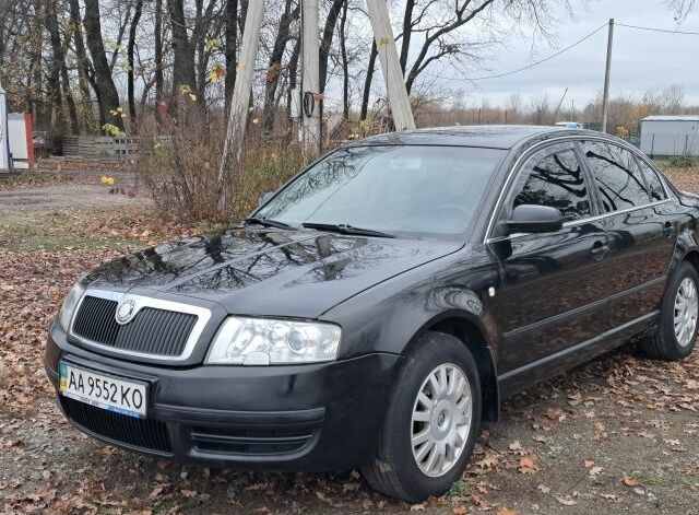 Черный Шкода Суперб, объемом двигателя 1.8 л и пробегом 302 тыс. км за 4500 $, фото 1 на Automoto.ua