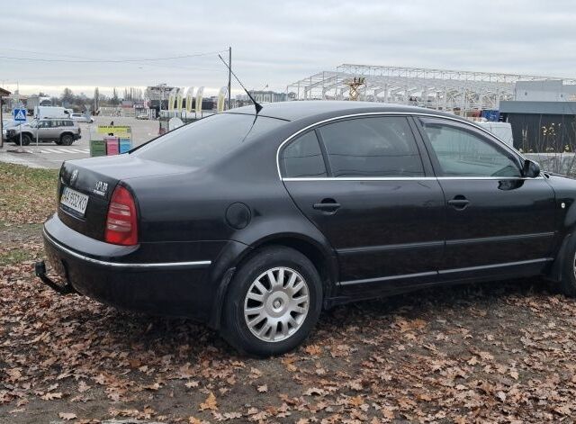 Черный Шкода Суперб, объемом двигателя 1.8 л и пробегом 302 тыс. км за 4500 $, фото 5 на Automoto.ua