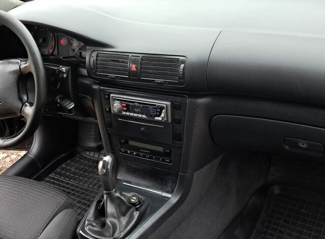 Черный Шкода Суперб, объемом двигателя 1.8 л и пробегом 302 тыс. км за 4500 $, фото 14 на Automoto.ua