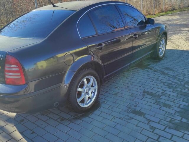 Черный Шкода Суперб, объемом двигателя 1.8 л и пробегом 320 тыс. км за 3500 $, фото 5 на Automoto.ua