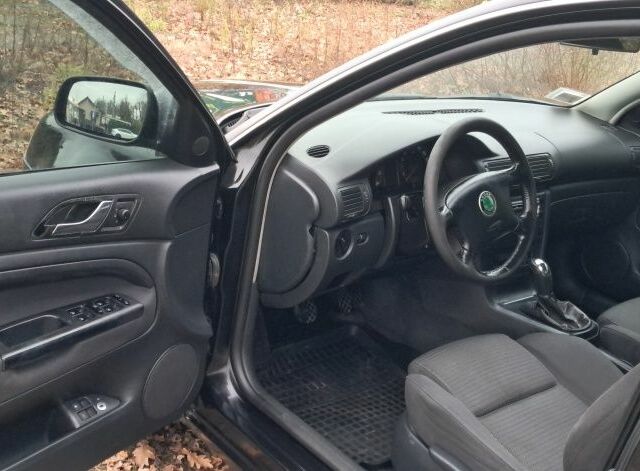 Черный Шкода Суперб, объемом двигателя 1.8 л и пробегом 302 тыс. км за 4500 $, фото 10 на Automoto.ua