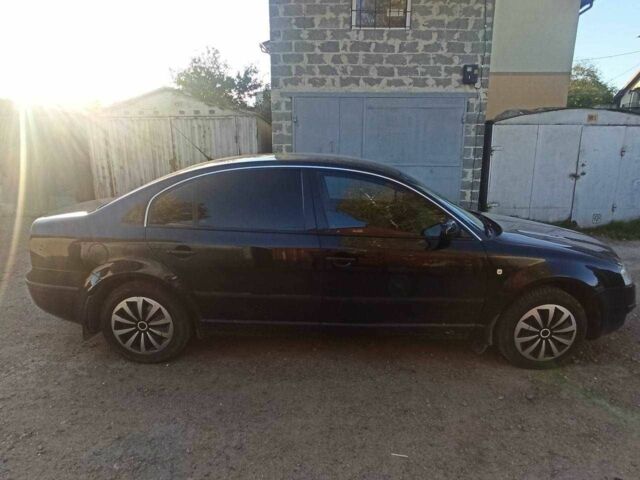 Черный Шкода Суперб, объемом двигателя 1.8 л и пробегом 240 тыс. км за 5000 $, фото 2 на Automoto.ua