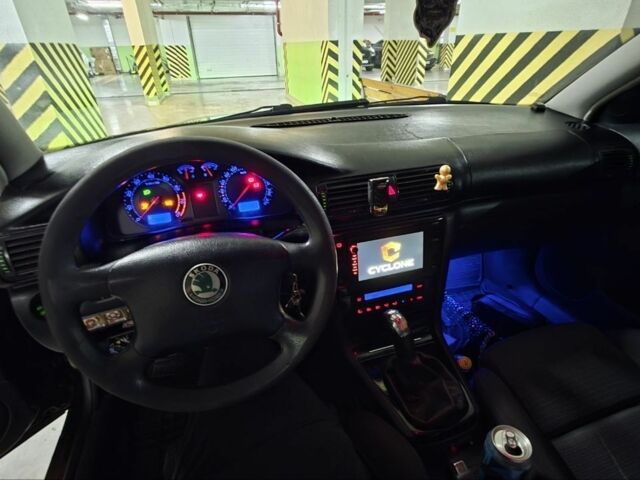 Черный Шкода Суперб, объемом двигателя 1.8 л и пробегом 257 тыс. км за 4499 $, фото 6 на Automoto.ua