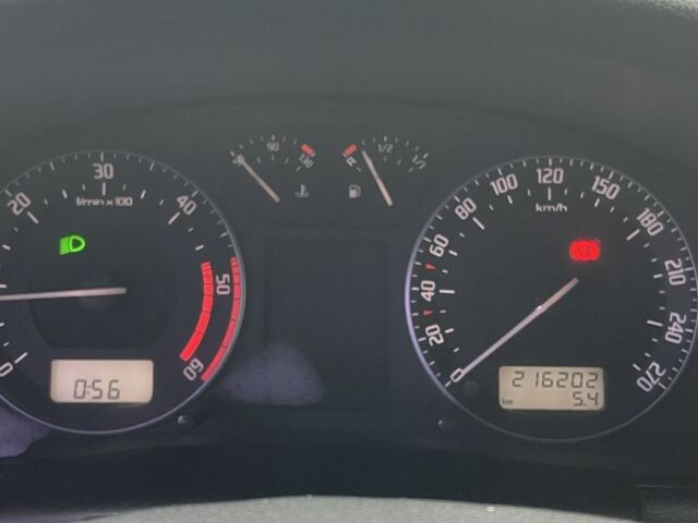 Черный Шкода Суперб, объемом двигателя 1.9 л и пробегом 216 тыс. км за 5100 $, фото 10 на Automoto.ua