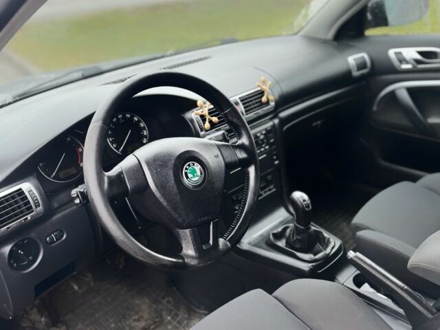 Черный Шкода Суперб, объемом двигателя 2 л и пробегом 275 тыс. км за 5500 $, фото 3 на Automoto.ua