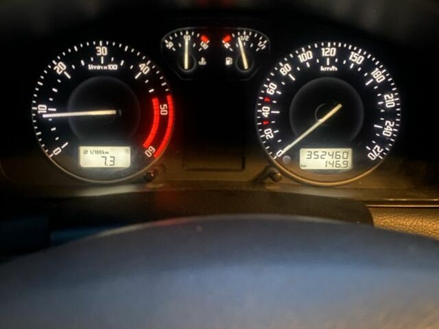 Черный Шкода Суперб, объемом двигателя 1.9 л и пробегом 350 тыс. км за 6200 $, фото 4 на Automoto.ua