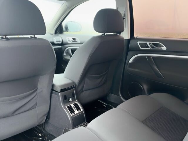 Черный Шкода Суперб, объемом двигателя 2 л и пробегом 275 тыс. км за 5500 $, фото 7 на Automoto.ua