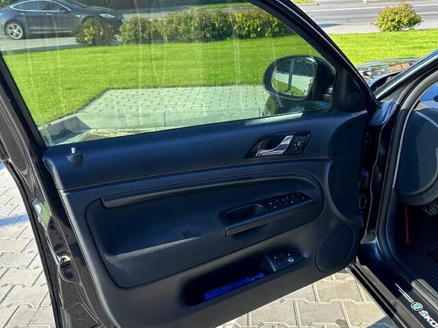 Черный Шкода Суперб, объемом двигателя 1.8 л и пробегом 223 тыс. км за 5300 $, фото 3 на Automoto.ua