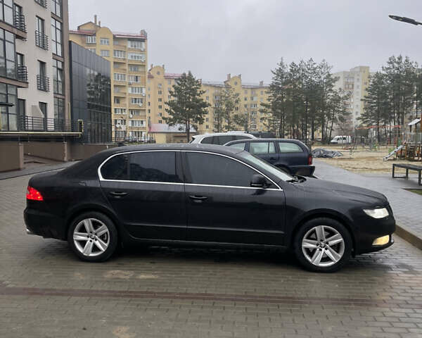 Черный Шкода Суперб, объемом двигателя 1.8 л и пробегом 231 тыс. км за 9500 $, фото 1 на Automoto.ua