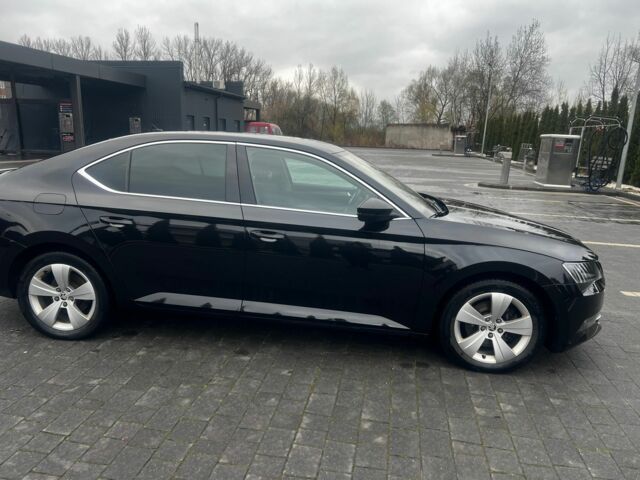 Черный Шкода Суперб, объемом двигателя 2 л и пробегом 274 тыс. км за 15921 $, фото 10 на Automoto.ua