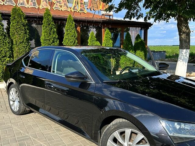 Черный Шкода Суперб, объемом двигателя 2 л и пробегом 260 тыс. км за 21500 $, фото 4 на Automoto.ua