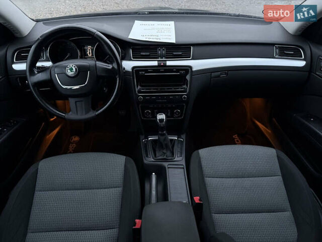 Чорний Шкода Суперб, об'ємом двигуна 2 л та пробігом 275 тис. км за 8900 $, фото 7 на Automoto.ua