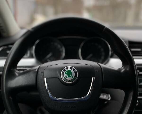 Черный Шкода Суперб, объемом двигателя 2 л и пробегом 240 тыс. км за 10500 $, фото 4 на Automoto.ua