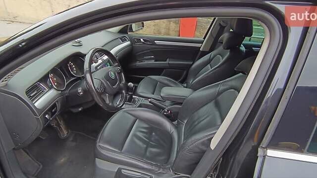 Черный Шкода Суперб, объемом двигателя 1.4 л и пробегом 264 тыс. км за 9700 $, фото 2 на Automoto.ua