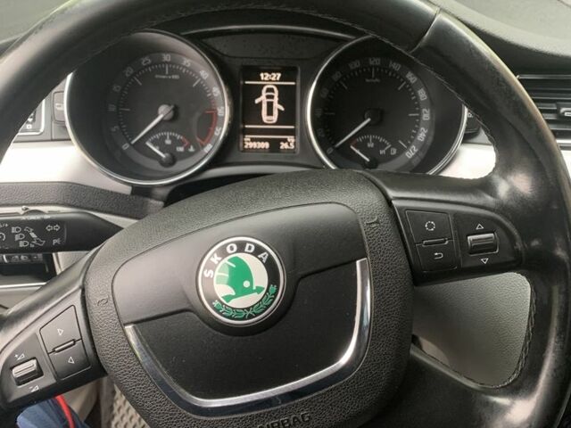 Черный Шкода Суперб, объемом двигателя 2 л и пробегом 300 тыс. км за 9200 $, фото 7 на Automoto.ua