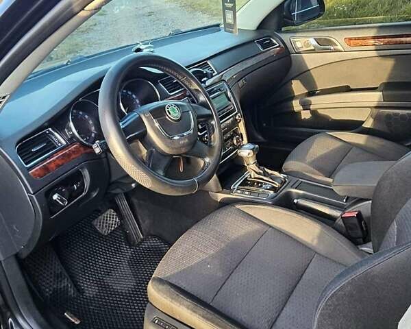 Черный Шкода Суперб, объемом двигателя 1.97 л и пробегом 305 тыс. км за 9800 $, фото 6 на Automoto.ua