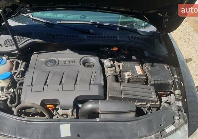 Черный Шкода Суперб, объемом двигателя 1.6 л и пробегом 350 тыс. км за 8300 $, фото 6 на Automoto.ua