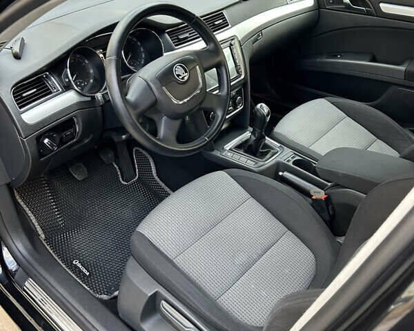 Черный Шкода Суперб, объемом двигателя 1.8 л и пробегом 250 тыс. км за 8200 $, фото 6 на Automoto.ua