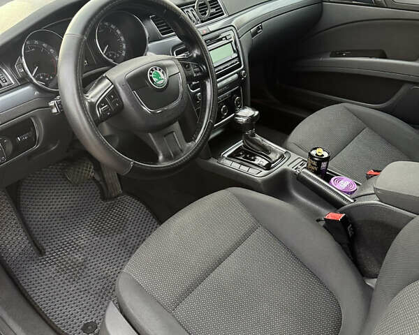 Черный Шкода Суперб, объемом двигателя 1.97 л и пробегом 215 тыс. км за 9000 $, фото 11 на Automoto.ua