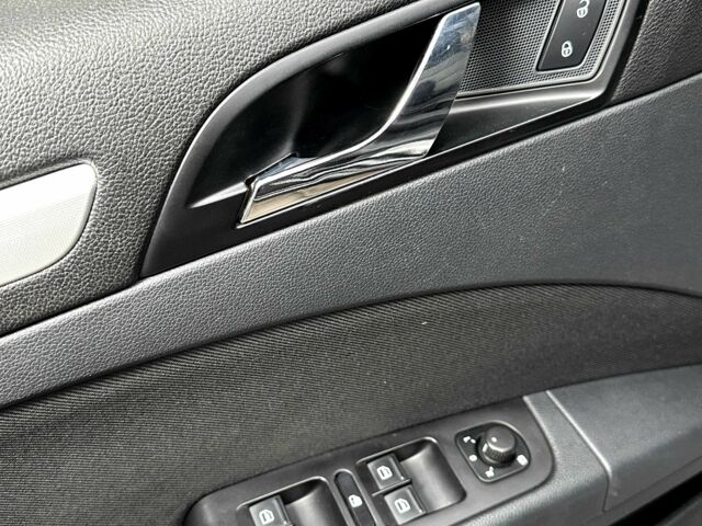 Черный Шкода Суперб, объемом двигателя 2 л и пробегом 236 тыс. км за 11000 $, фото 9 на Automoto.ua