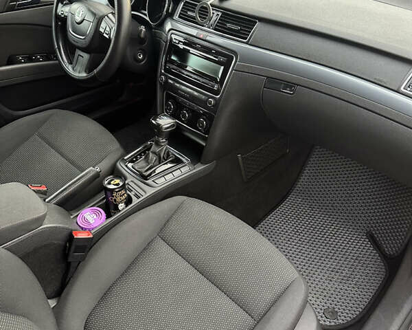 Черный Шкода Суперб, объемом двигателя 1.97 л и пробегом 215 тыс. км за 9000 $, фото 12 на Automoto.ua