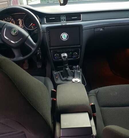 Черный Шкода Суперб, объемом двигателя 1.6 л и пробегом 350 тыс. км за 8300 $, фото 8 на Automoto.ua